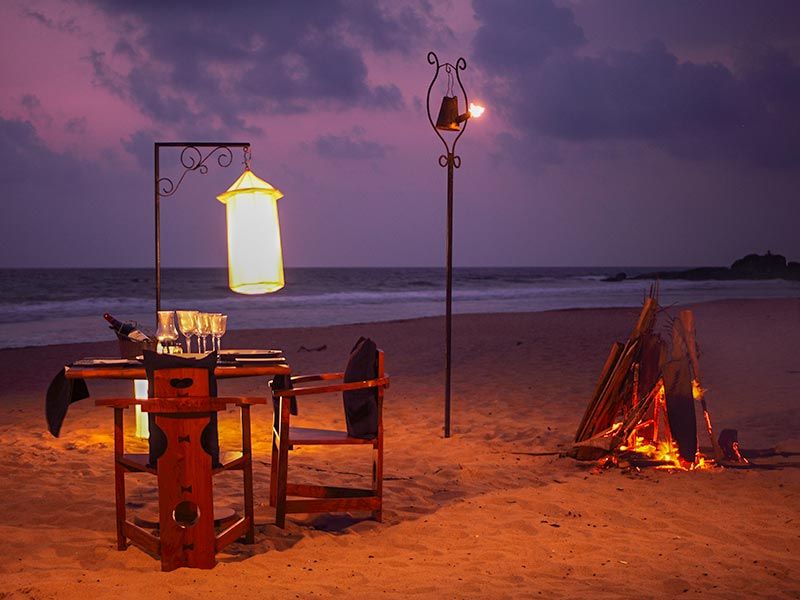 romantic-beach-dinner